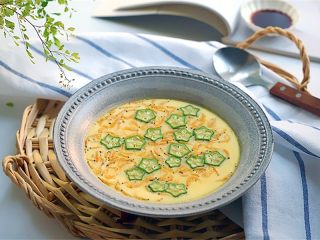 12、虾皮秋葵水蒸蛋，补钙又美味,取下保鲜膜，美美的享用吧