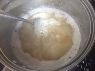 11、奶香桂花糕,搅拌均匀直至煮开待用