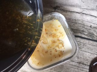 14、奶香桂花糕,凝固后取出，倒入适量的桂花液