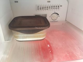 15、奶香桂花糕,继续放至冰箱冷冻室冷冻15-20分钟至凝固