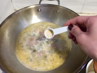 14、鲜美好滋味➕上汤娃娃菜,加入一小勺高汤鸡粉，大家用鸡汤味浓汤宝也可以