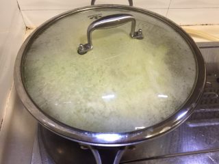 16、鲜美好滋味➕上汤娃娃菜,加盖炖煮五分钟