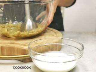 12、秋香栗子千层蛋糕,蜂蜜栗子打成泥状