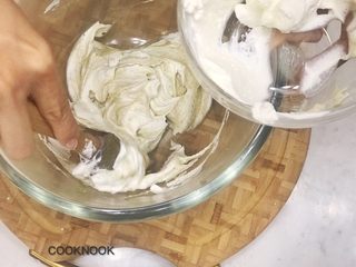 17、秋香栗子千层蛋糕,搅拌均匀