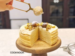 21、秋香栗子千层蛋糕,放上栗子，撒上糖粉