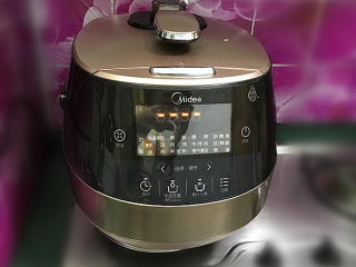 5、#一碗汤#冬瓜海带筒骨汤,加盖启动煲汤程序