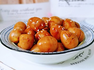 19、酱香啤酒鹌鹑蛋,近看，特别特别好吃，停不下来的节奏！喜欢吃辣的还可以加入红辣椒。比红烧肉还好吃，强烈推荐呦～