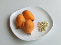 1、枇杷炖川贝,材料。