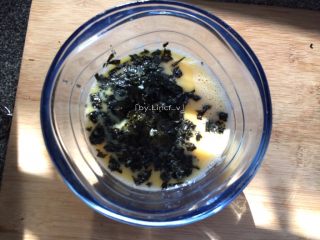 9、日式海苔玉子烧,加入撕细碎的海苔