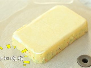 2、龙利鱼蒸糕,蒸好后，稍稍冷却再倒扣脱模。