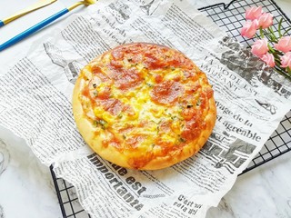 14、火腿彩蔬披萨,颜值爆表。