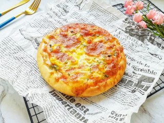 15、火腿彩蔬披萨,闺女闻着香味找来了。