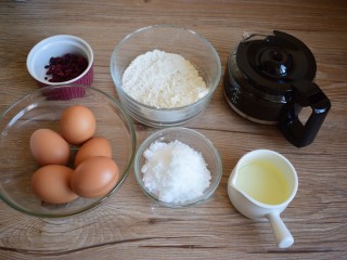 1、咖啡蔓越莓蛋糕,准备食材
