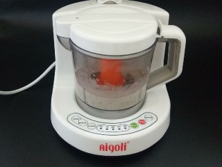 5、西葫芦鲜虾圈,搅打成泥