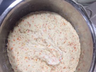 6、产后宜食 胡萝卜花卷馒头,面发好了