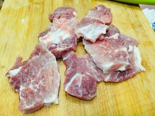 2、烤箱版酥香猪排,全部备用。