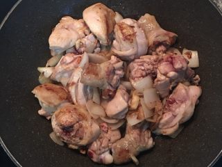 7、青木瓜鸡汤 菲律宾Tinola,煎炒上色;