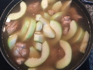 10、青木瓜鸡汤 菲律宾Tinola,加入足量能淹没食材的水,
