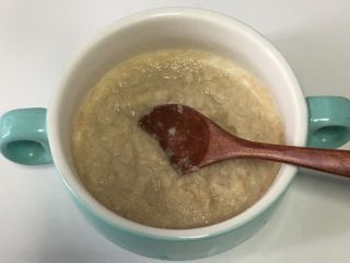 6、宝宝辅食之小白菜蛋黄米糊,将米粉兑好