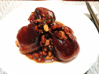 12、黑豆炖猪蹄,美味黑豆????手????????????
