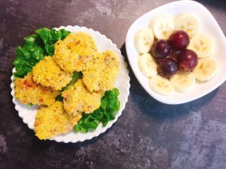 13、#宝宝辅食#香菇小米营养肉饼,配上水果！早餐开动吧！