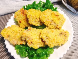 14、#宝宝辅食#香菇小米营养肉饼,简单制作的小米香菇肉饼做好啦！