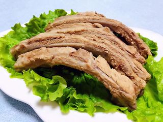 14、手扒排骨,猪肋排的营养丰富略微一点点肥肉但肥而不腻