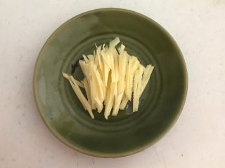 6、5分钟快手菜 适合减肥的油菜豆腐汤,切成丝