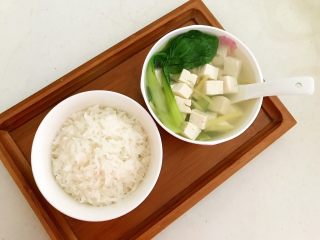 12、5分钟快手菜 适合减肥的油菜豆腐汤,再配上一碗米饭,齐活了!