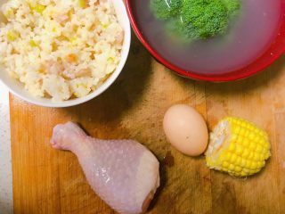 1、西兰花玉米鸡肉糕,所需食材