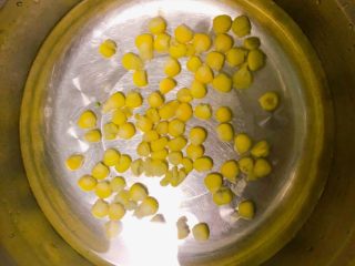 5、西兰花玉米鸡肉糕,快速过一道凉水