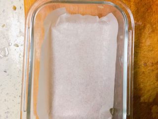 9、西兰花玉米鸡肉糕,容器内垫入硅油纸