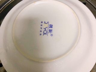 13、西兰花玉米鸡肉糕,盖上盘子中火蒸20分钟