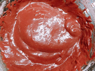 5、红丝绒蛋糕,搅拌至无颗粒