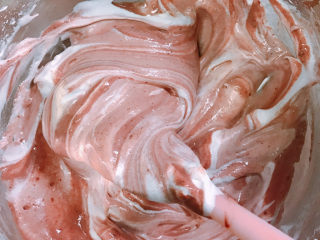 10、红丝绒蛋糕,翻拌均匀