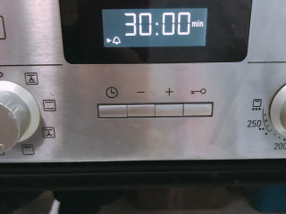 12、红丝绒蛋糕,130度30分钟再转150度30分钟