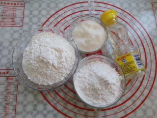 1、桂花糕,所有材料分别称出需要的重量