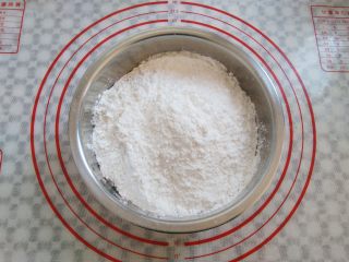 5、桂花糕,加入糯米粉与澄粉