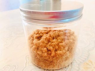 14、辅食-零添加牛肉肉松,装入玻璃盒中进行储放。宝宝的自制牛肉松就完成啦