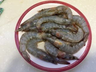 7、恨不能吮手指的好味➕茄汁油焖大虾,倒一勺料酒腌制十几分钟