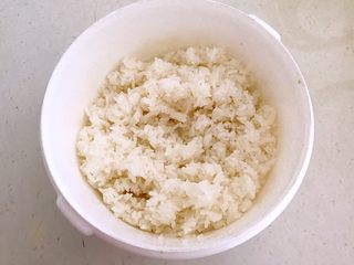 3、牛油果寿司,充分调匀，晾凉备用