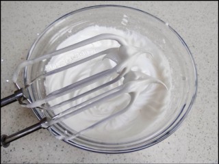 10、海绵蛋糕,一直打抄着，在提一下上面有一个小弯钩，发成立体小三角也行。