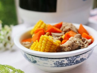 15、简单好喝的筒子骨玉米汤,超级好喝！