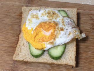 10、芝士火腿三明治,加一个煎蛋????