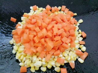 7、 海苔时蔬三宝,再放入胡萝卜翻炒