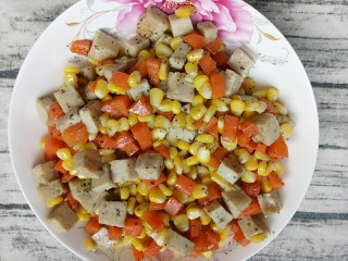 12、 海苔时蔬三宝,搅拌好装盘