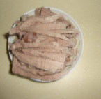 1、傣族风味菜：凉拌莴笋丝,瘦肉煮熟，放凉切丝