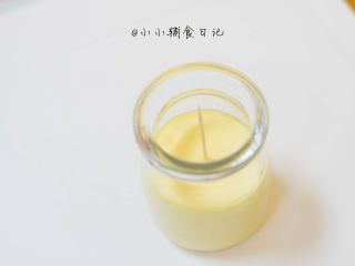 8、辅食8m+ 蛋黄蒸蛋 教你如何做出如布丁般的蒸蛋,用一根牙签插入 如果能够立住说明已经熟了