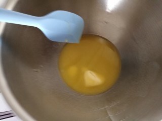 5、宝宝无盐黄油饼干,用到这样便可以了。否则黄油会变得很热。