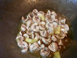 18、台灣道地月子餐～麻油腰子,轉大火翻炒，後即可起鍋